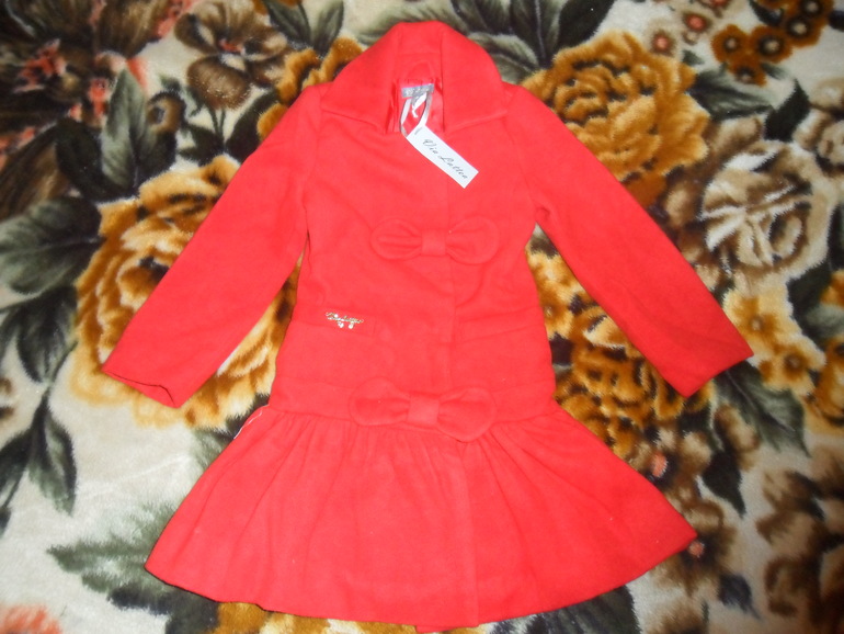 Пристрою (продам)  осеннее пальто 11о размера! 2000 рублей! Почта!