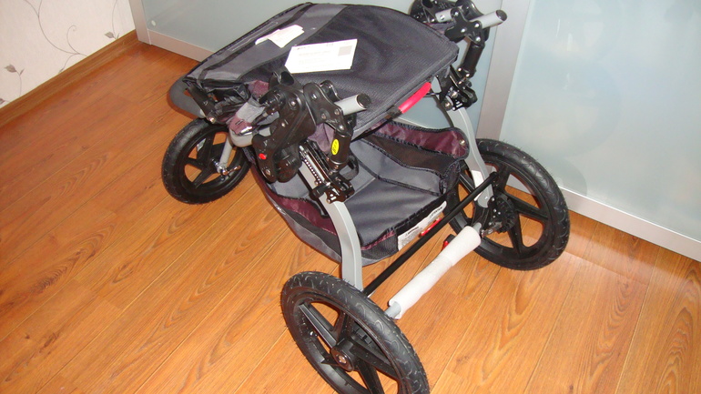 Коляска трехколесная BOB Revolution SE