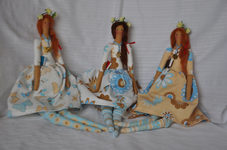 Три девицы с книжками)