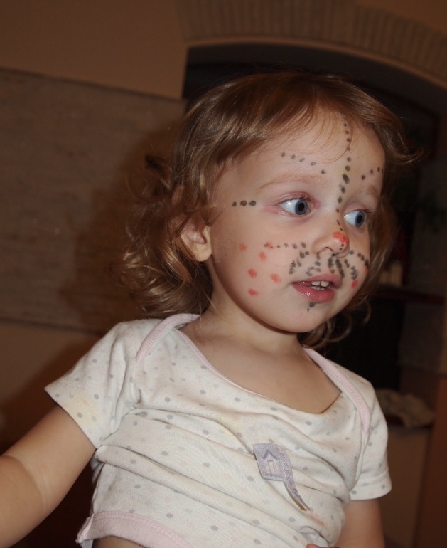 Любитнльница порисовать (на себе (фото))