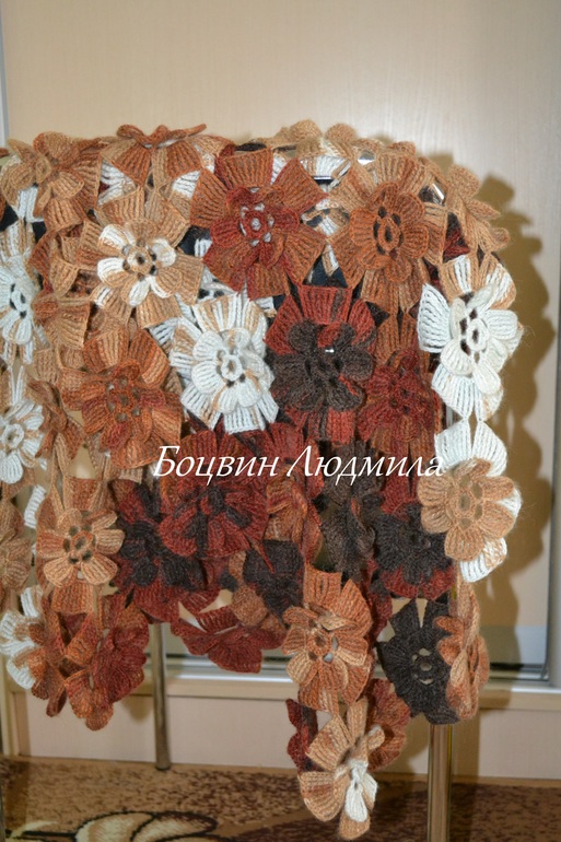 Палантин крючком из цветочных мотивов - 2