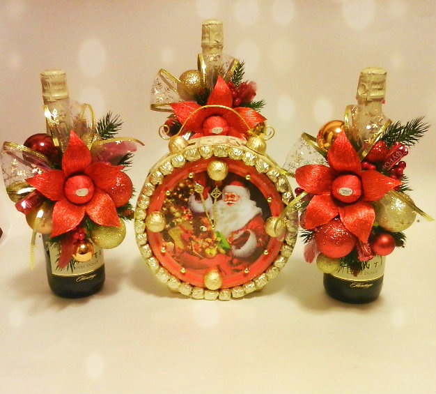 На часах без пяти, пока бабахнуть шампусика)))