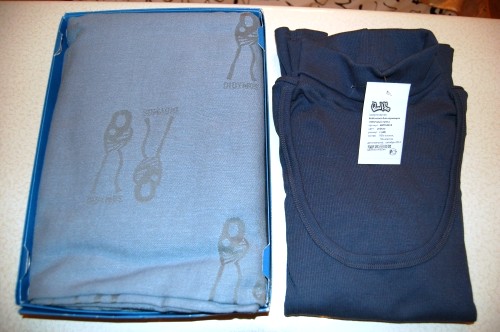 Продам три цвета - два шарфа, один рюкзак