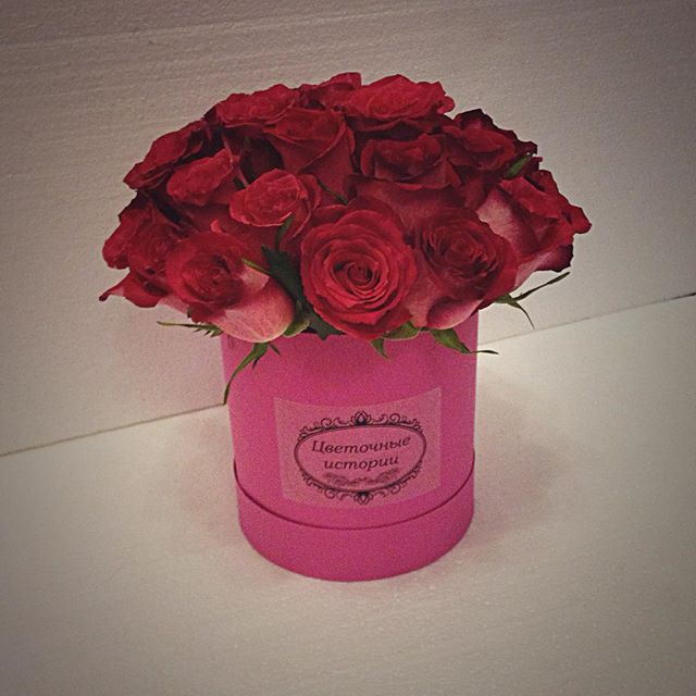 Малиновое счастье с 25  розами UPPER SECRET