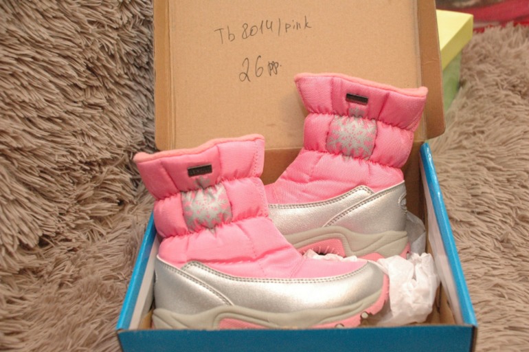 ОГРОМНЫЙ ПРИСТРОЙ ЗИМНЕЙ ОБУВИ.