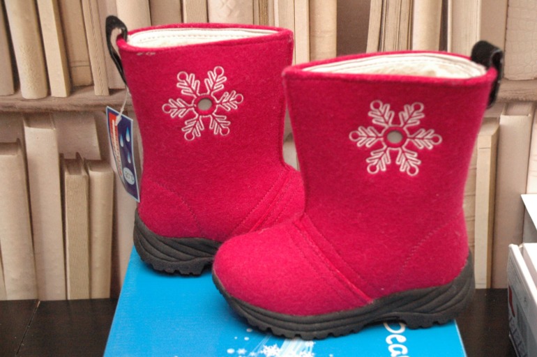 ОГРОМНЫЙ ПРИСТРОЙ ЗИМНЕЙ ОБУВИ.