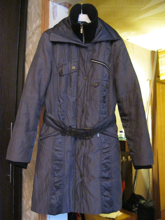 Отдам даром женские и детские вещи.