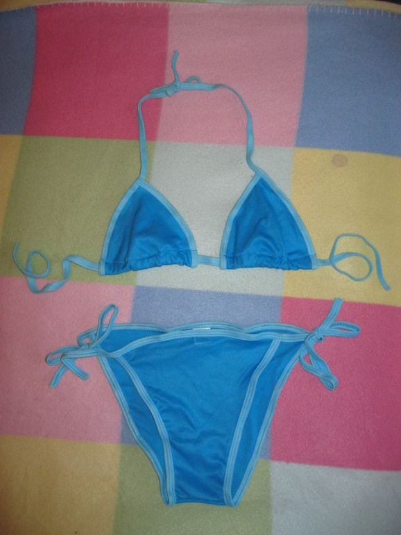 Отдам даром женские и детские вещи.