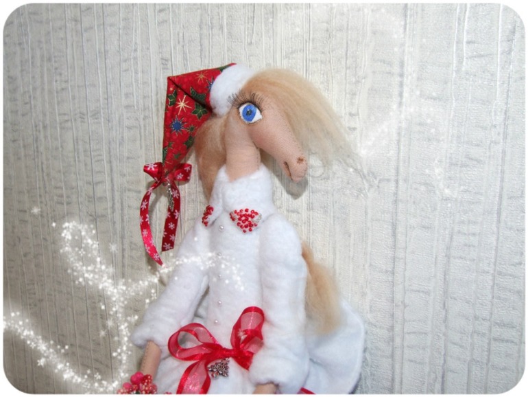 Лошадка Новогодняя