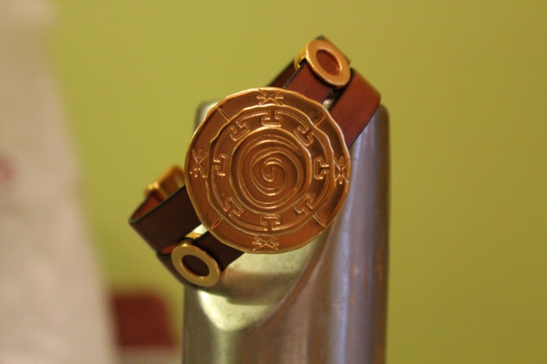 Рыженький с золотом.