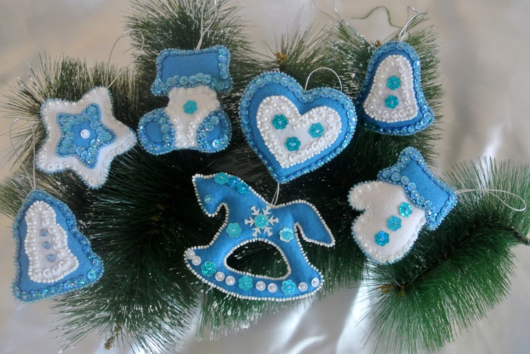 Новогодние игрушки на елку