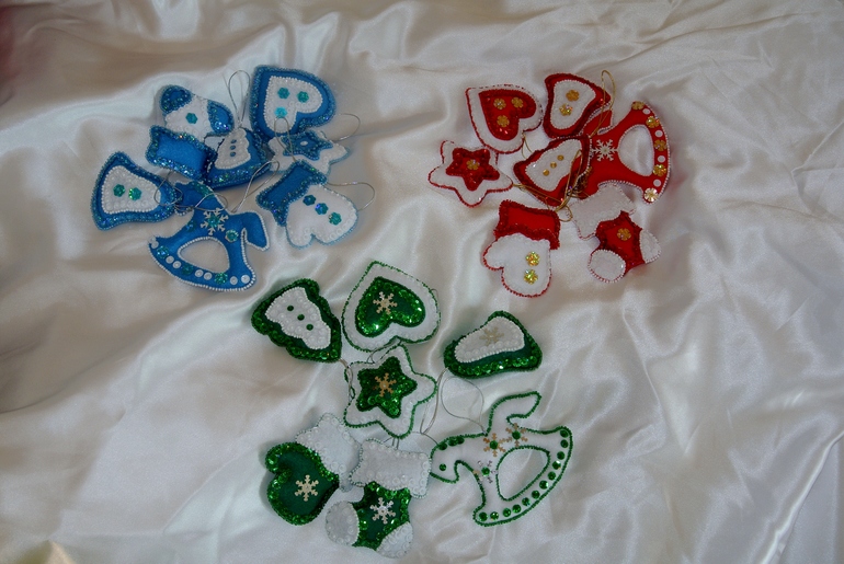 Новогодние игрушки на елку