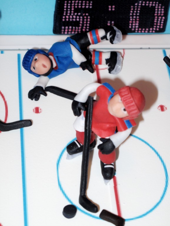 В хоккей играют настоящие...