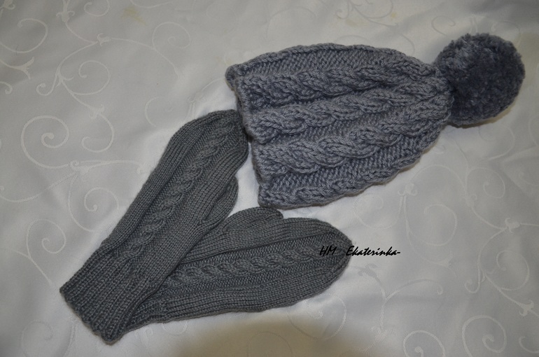 Шапка и варежки на зиму