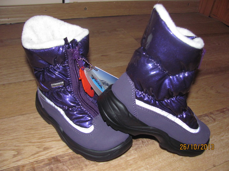 Пристрою скандию. новая. нам малы. размер 26. по стельке 16 см