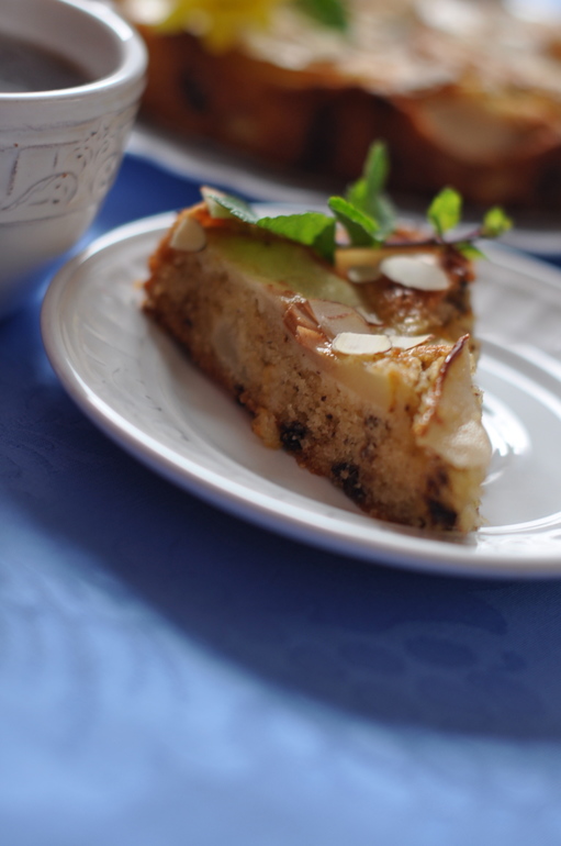 Грушевый пирог с миндалем и шоколадом!