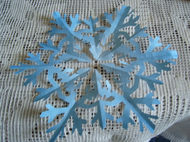 Как сделать снежинки не имея фантазии