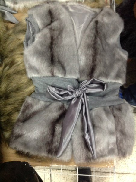 Жилетки детские  по 580 руб . Доставка 10-14 дней