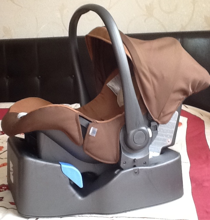 Автокресло-переноска INGLESINA.От о -13 кг. Цена 2500 р.