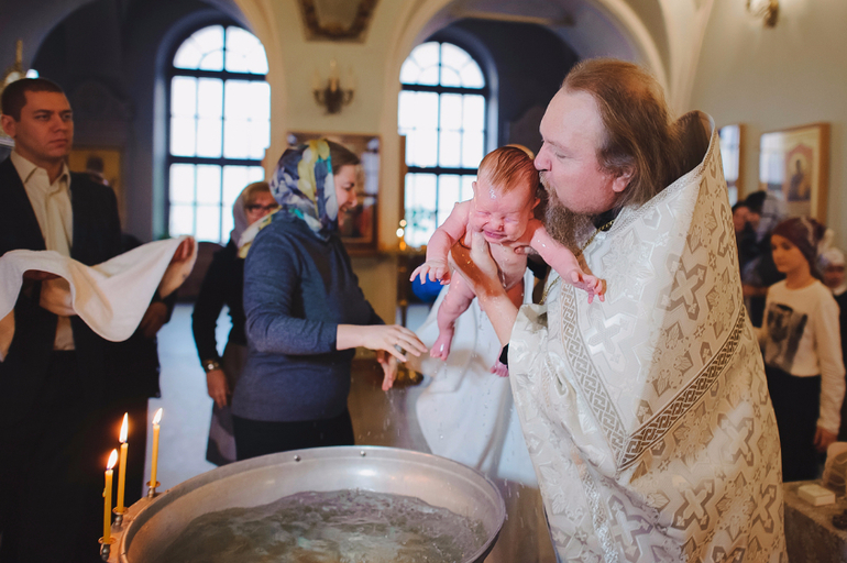 Можно ли крестить ребенка в мае. Сретенский монастырь крещение. Храм Кожино крестины.