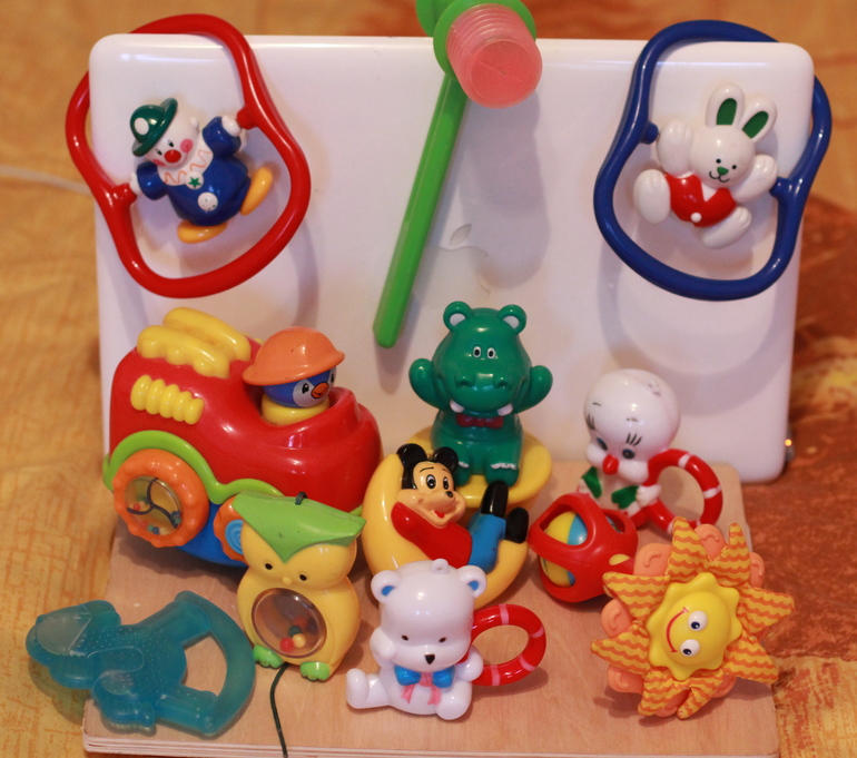 Продам всю компанию игрушек и погремушек )