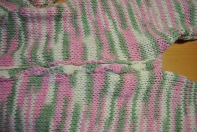 Продам вязаный комбинезон на малыша от 0 до 6 мес (б/у в идеальном состоянии)