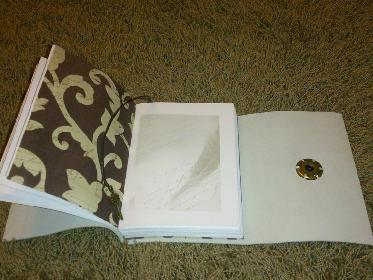 Блокнот из лаковой кожи