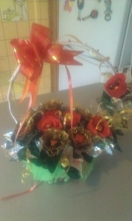 Попробывала делать букетики из конфет