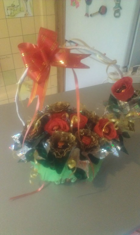 Попробывала делать букетики из конфет