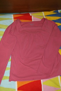 Продам 2 кормительные кофточки в одни рукир 44-46