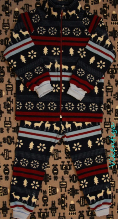 Красные сердечки, олени на голубом