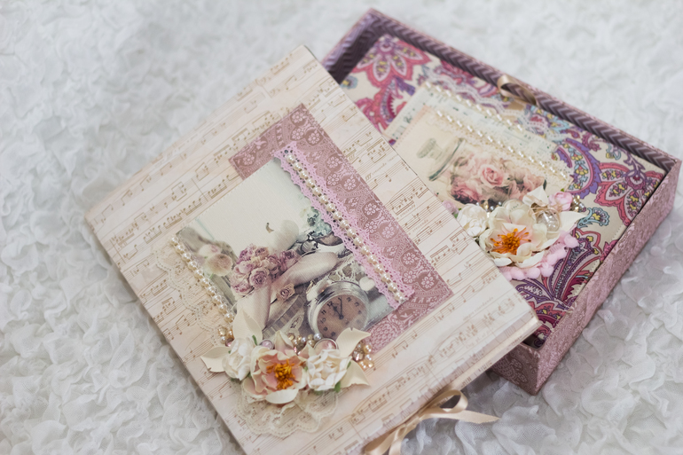 Блокнот в коробочке.