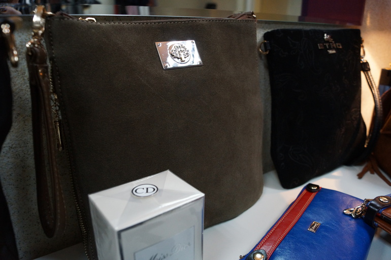 Сумочки , кошельки Tory Burch, Cavalli, Armani