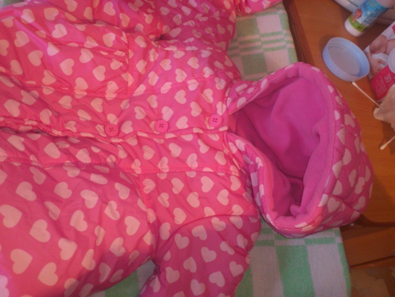 Продам срочно пакет вещей для двойни девочек от 6 мес. до 1,5 лет.