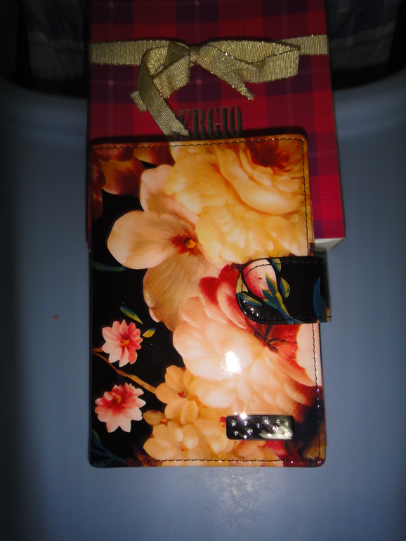 Кошелёк 500р., обложка для автодокументов 700р.Москва. М.Академическая.