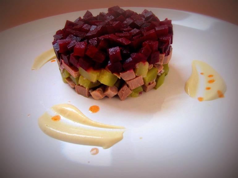 Салат с говядиной и свеклой