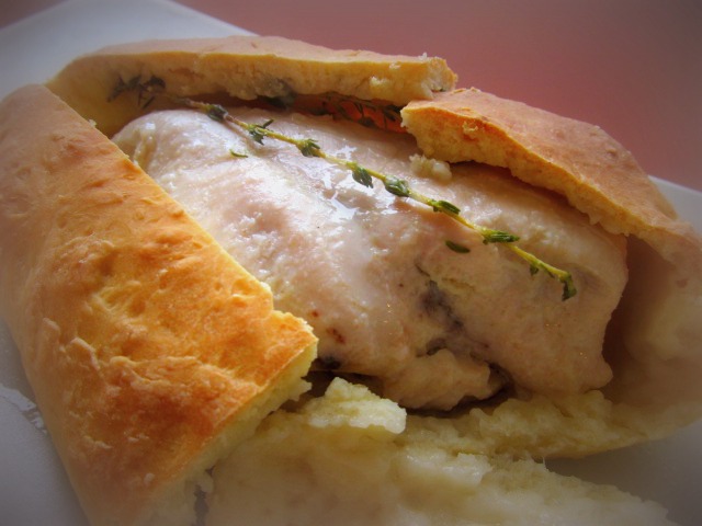 Цыплёнок запечённый в тесте с ароматным тимьяном