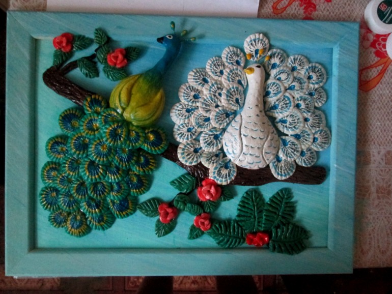 Цветущий папоротник и павлины