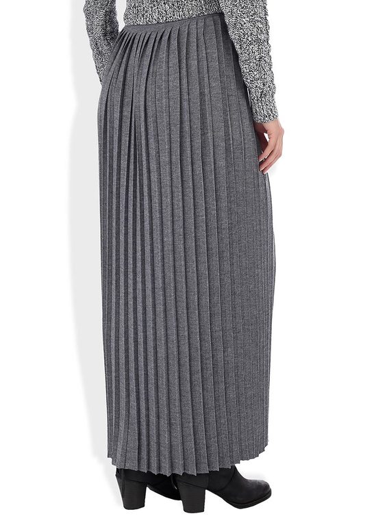 C чем носить такую юбку?