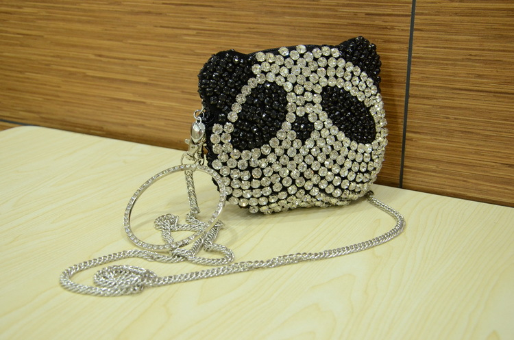 Клатчи и просто маленькие сумочки через плечо!