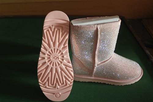 Фото посредника. Угги.