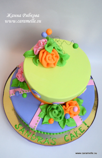 Просто яркий тортик на ДР для девушки)))