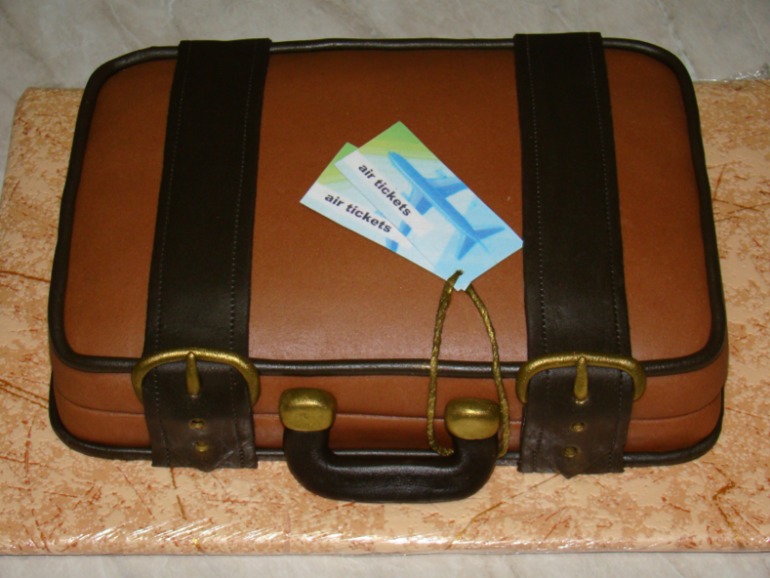 № 21  Торт- чемодан