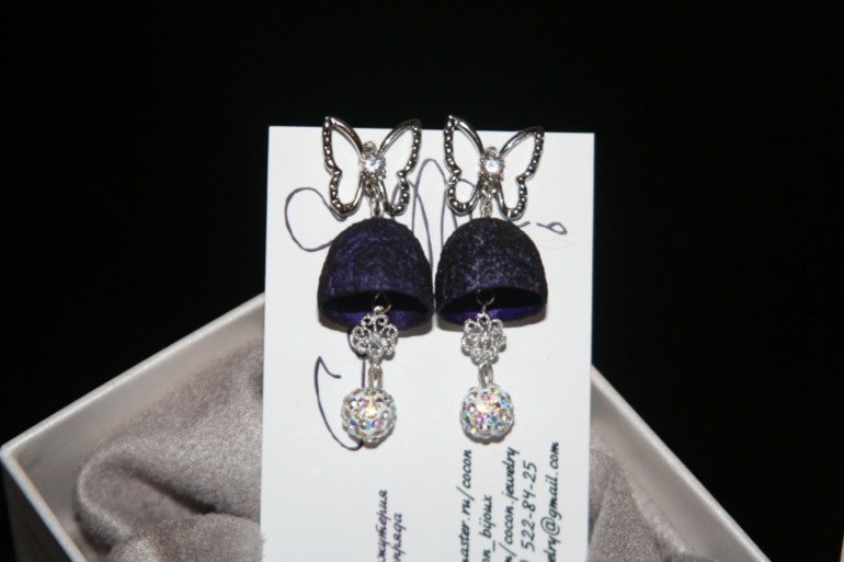 Украшения из коконов шелкопряда