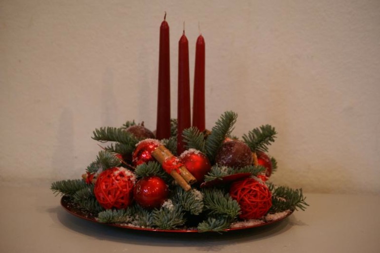 Новогодние композиции, елочки, букеты