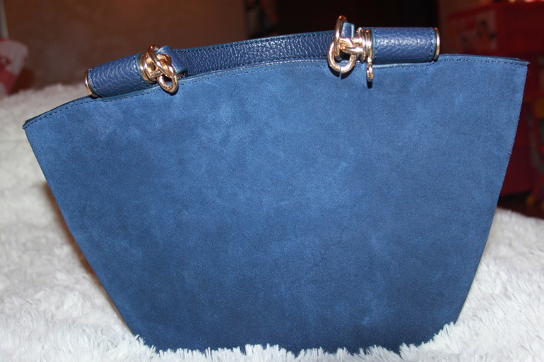 пристрою сумочку 1200 руб