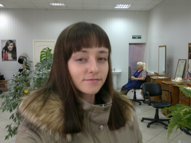 поменяла прическу