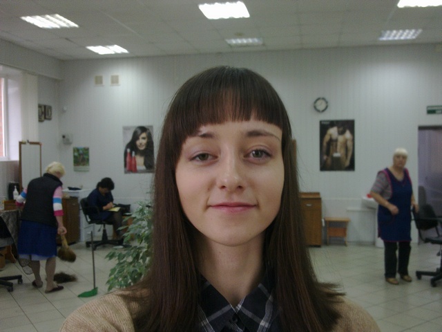 поменяла прическу