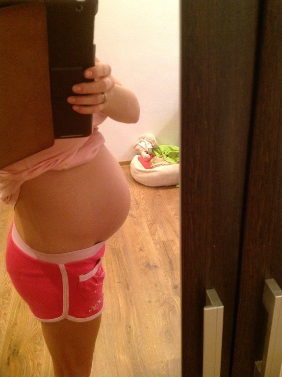 Пол малыша и форма животика, существует ли действительно связь?