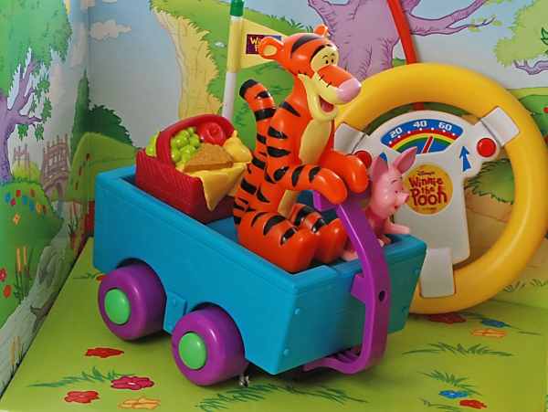 машина-ходунки, игровой столик м. Молодежная